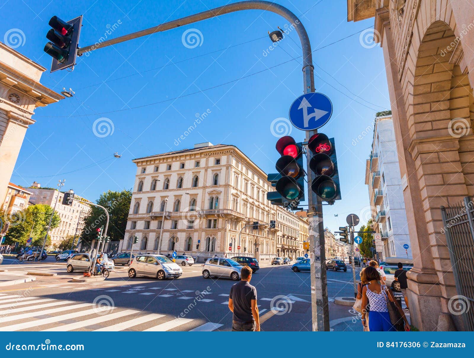 MILAN, ITALY - September 06, 2016: Traffic Light Shows the Red Light on the Crossroad on Avenue Buenos Aires Corso Buenos Aires Editorial - Image of people, corso: 84176306