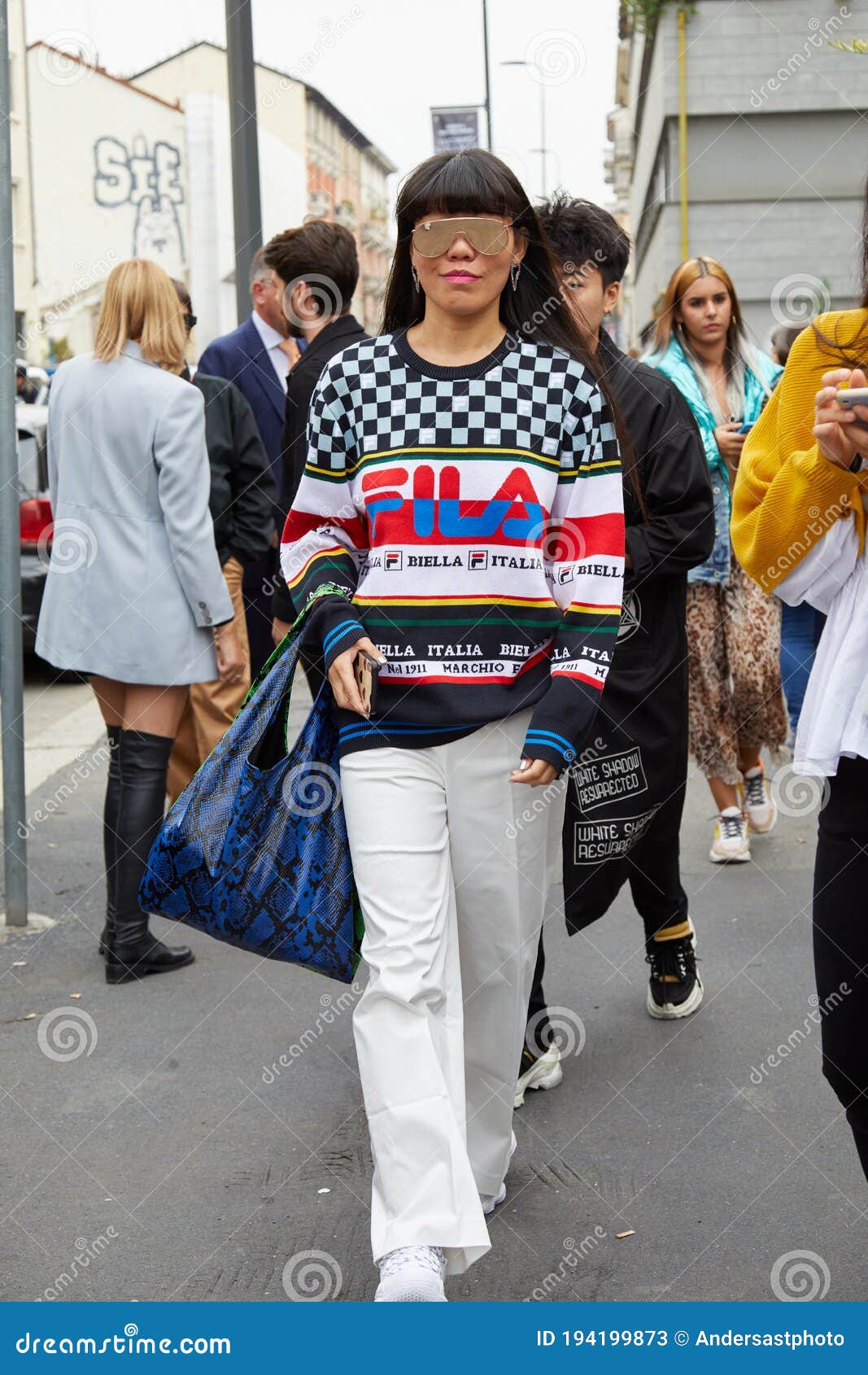 præmedicinering mærke Optage Woman with Fila Sweater and White Trousers before Fila Fashion Show, Milan  Fashion Week Street Editorial Stock Photo - Image of week, walking:  194199873