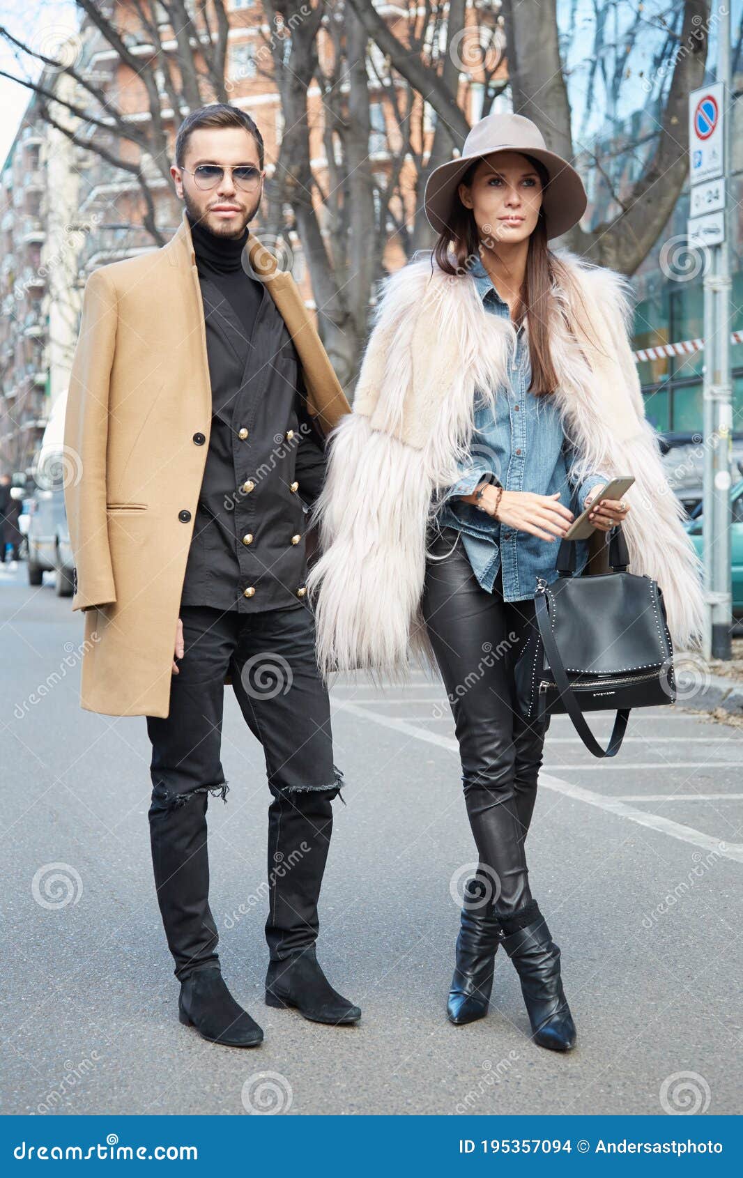 Time When Farhan Akhtar & Shibani Dandekar Gave Serious 'Couple Fashion'  Inspiration