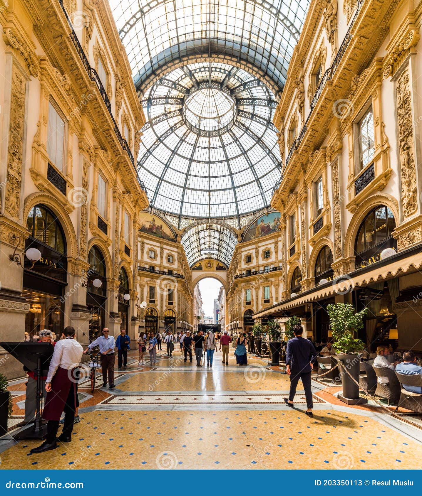 Galleria Vittorio Emanuele II in Milan: the oldest shopping centre