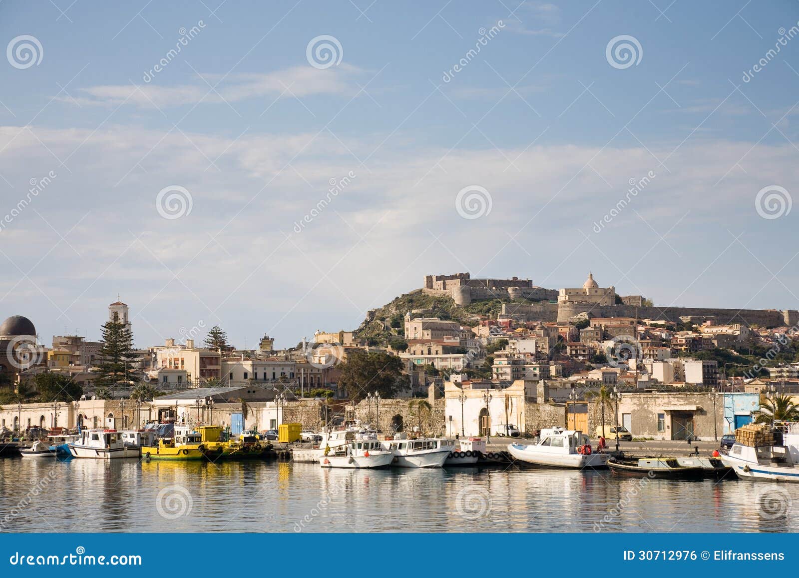 320 Milazzo Town Fotos de stock - Fotos libres de regalías de Dreamstime, image size:1600x1157