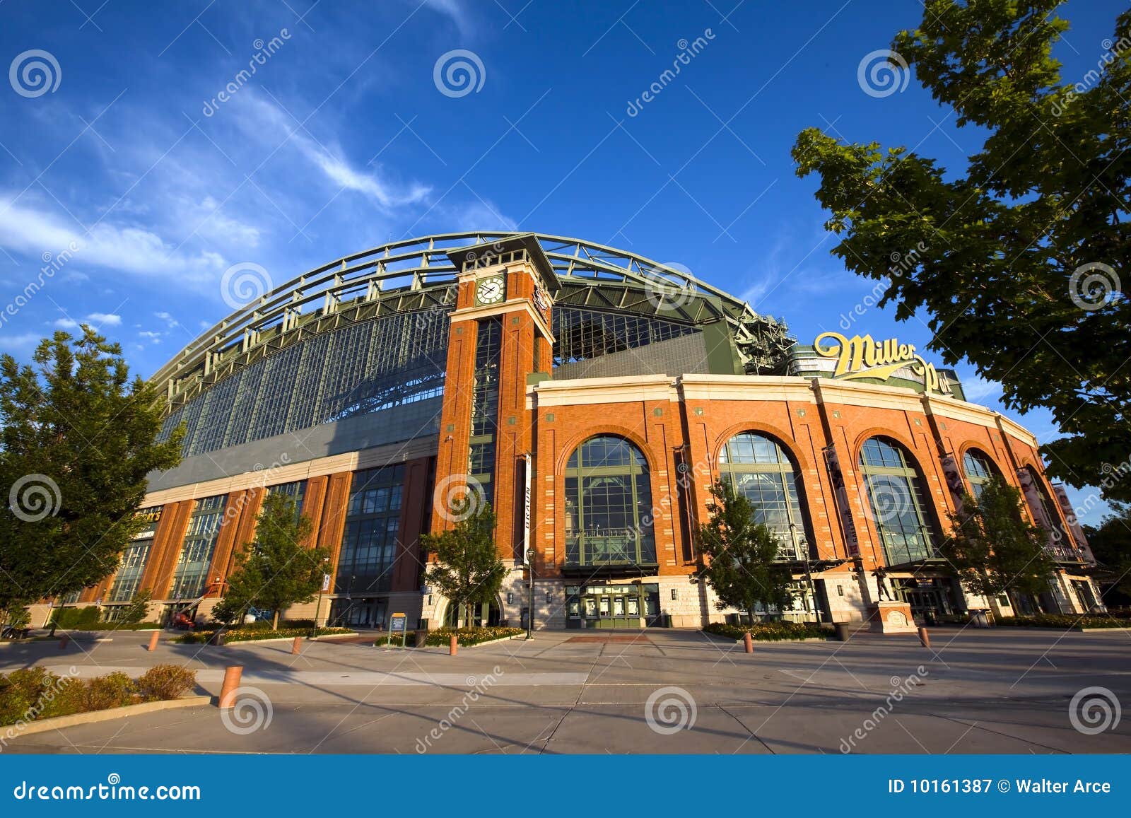 Miller Park Home of the Milwaukee Brewers Editorial Photography - Image of  company, park: 10161387