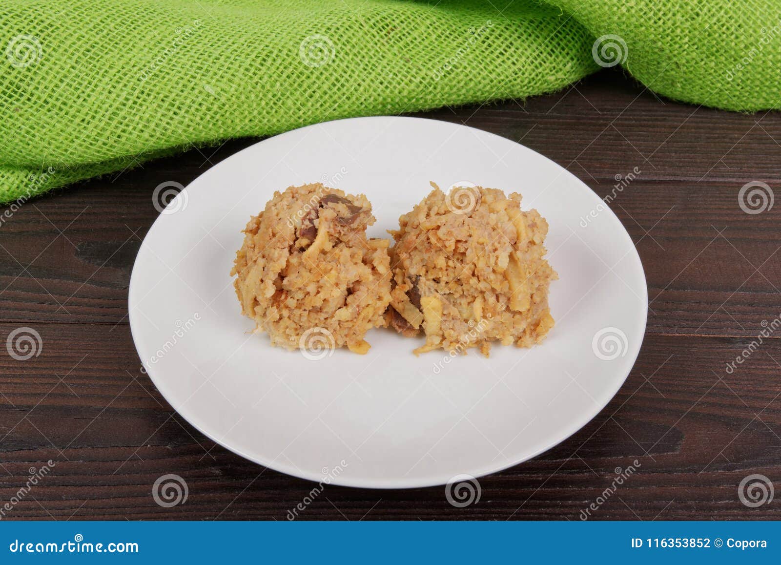 Millets Com Frutos Em Uma Tabela Foto de Stock Imagem de aveia