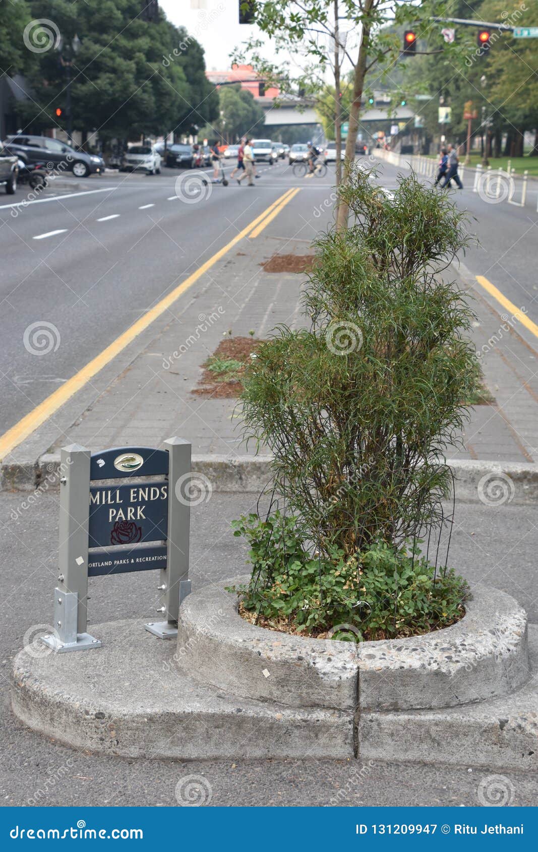 Mills End Park Em Portland, Oregon Fotografia Editorial Imagem de menor, trajetos 131209947