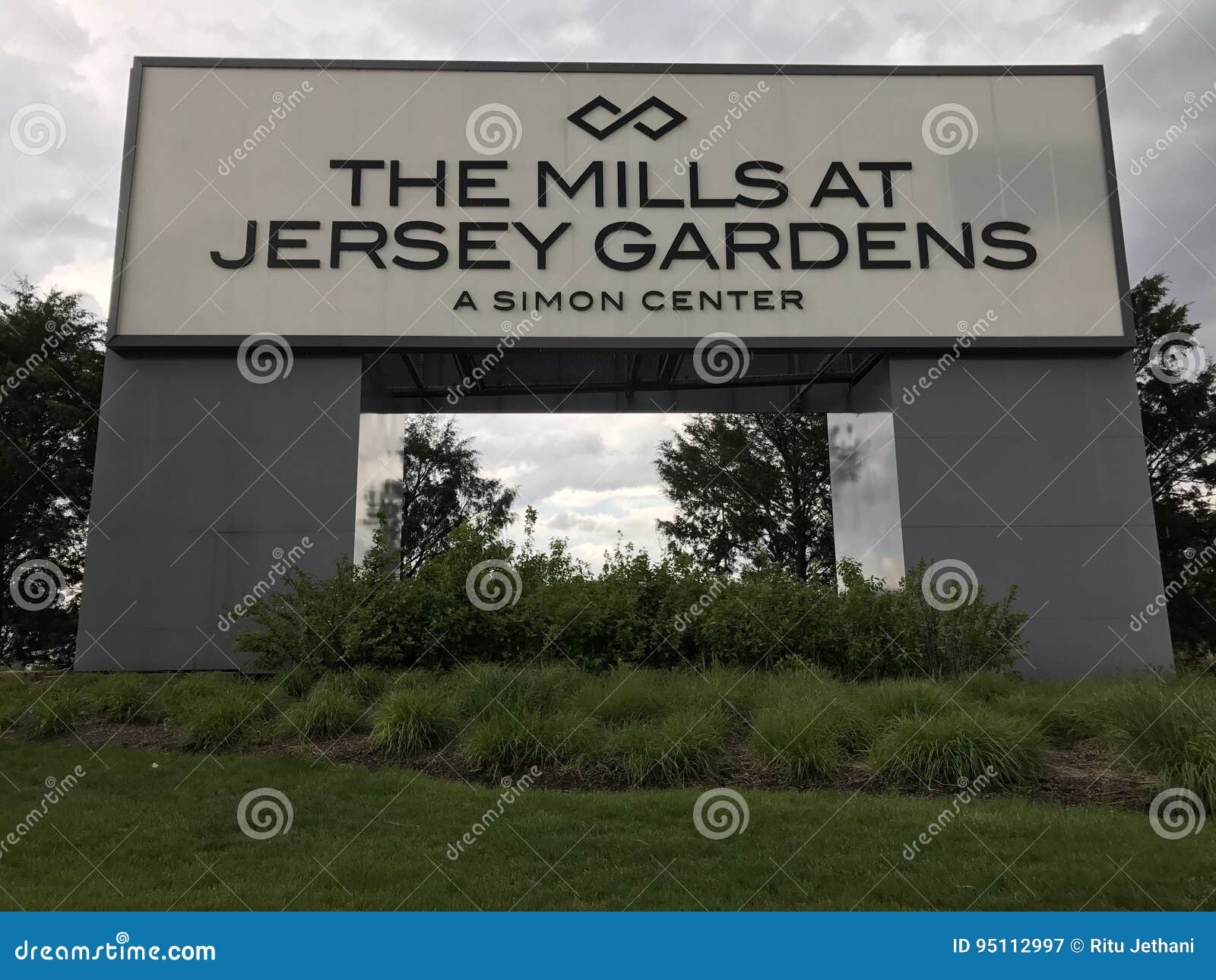 Mills At Jersey Gardens In Elizabeth 