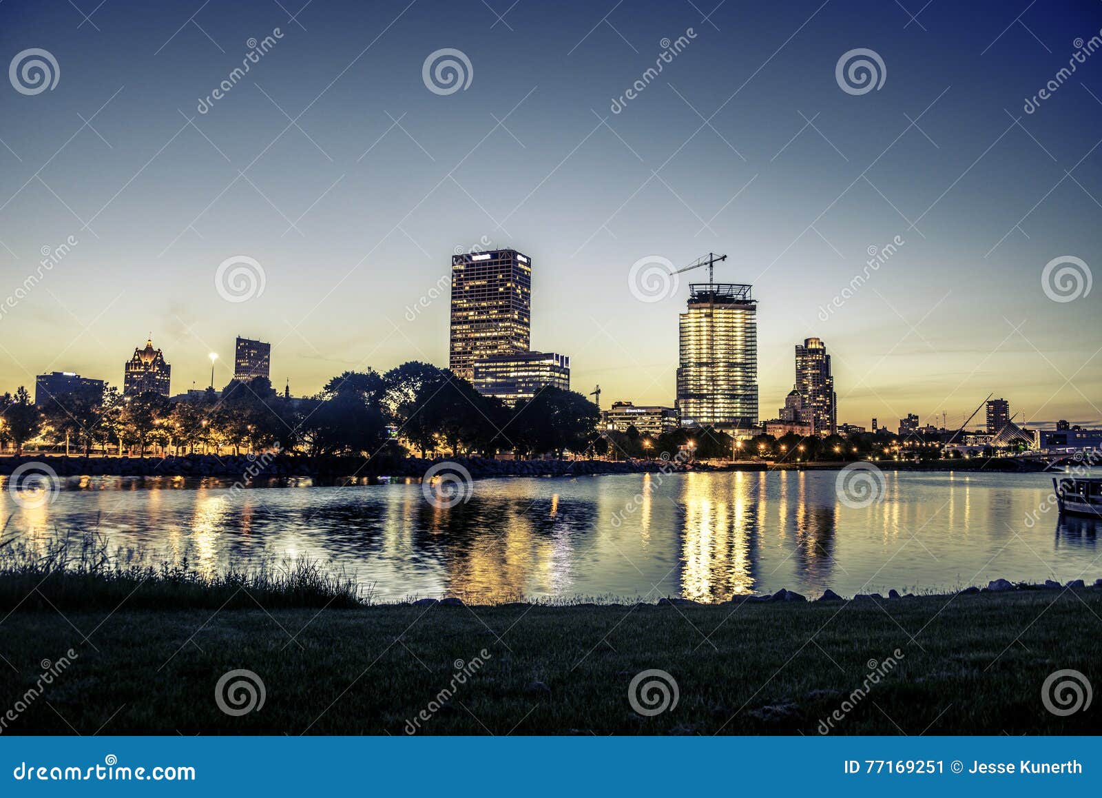Milwaukee at Sunset stock image. Image of wisconsin, dusk 77169251
