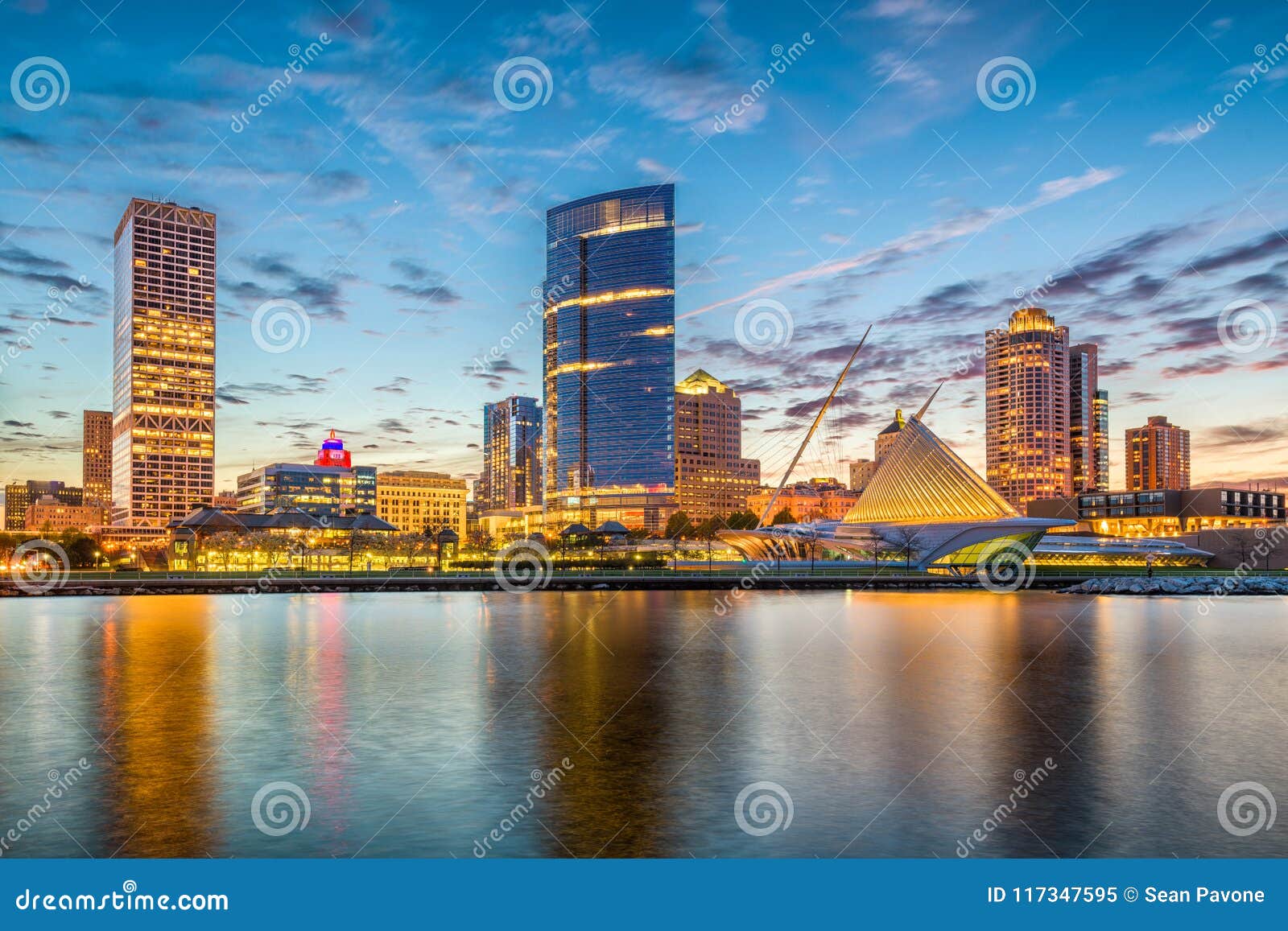 milwaukee, wisconsin, usa skyline