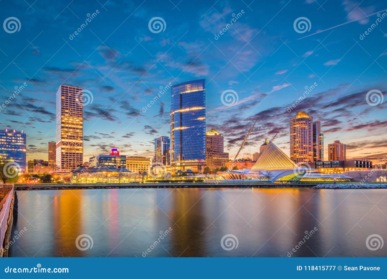 milwaukee, wisconsin, usa skyline