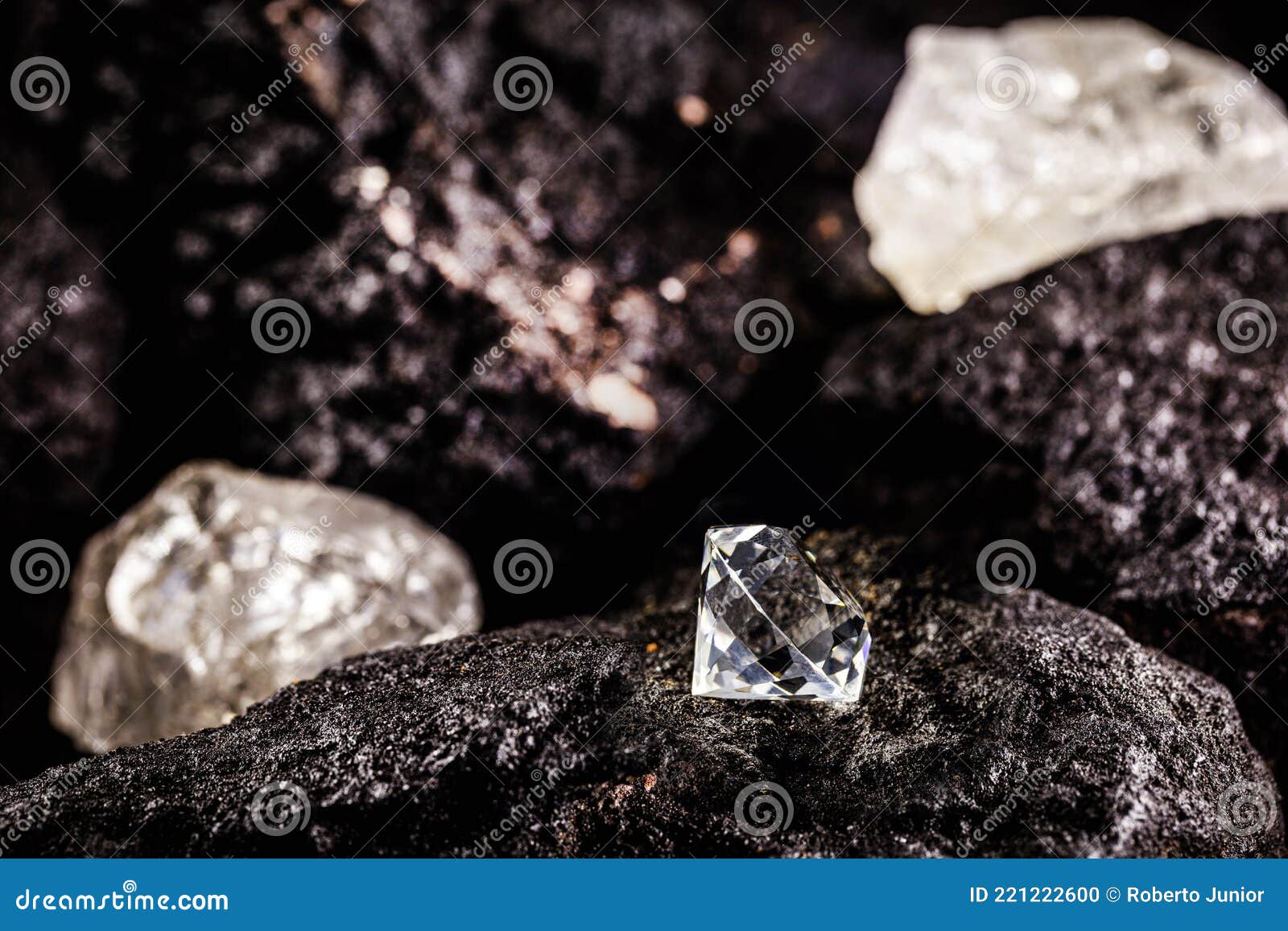 Mina De Diamante Com Pedras Em Bruto E Cortadas Conceito De