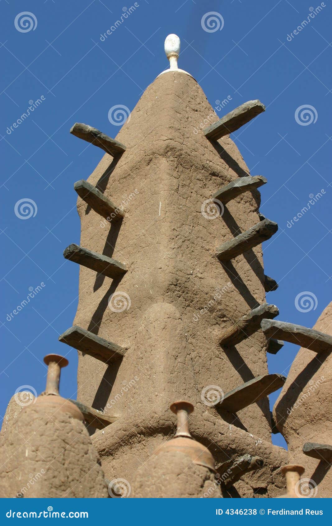 minaret of a mosk made of mud in mali