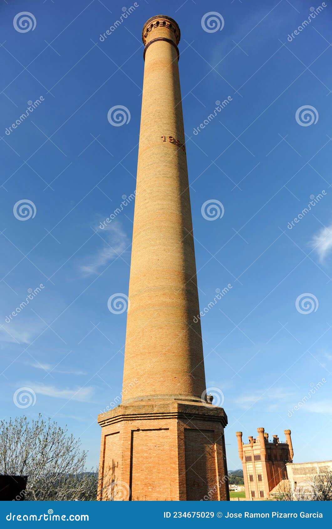 chimenea de las minas de carbÃÂ³n de villanueva del rÃÂ­o y minas, provincia de sevilla , espaÃÂ±a