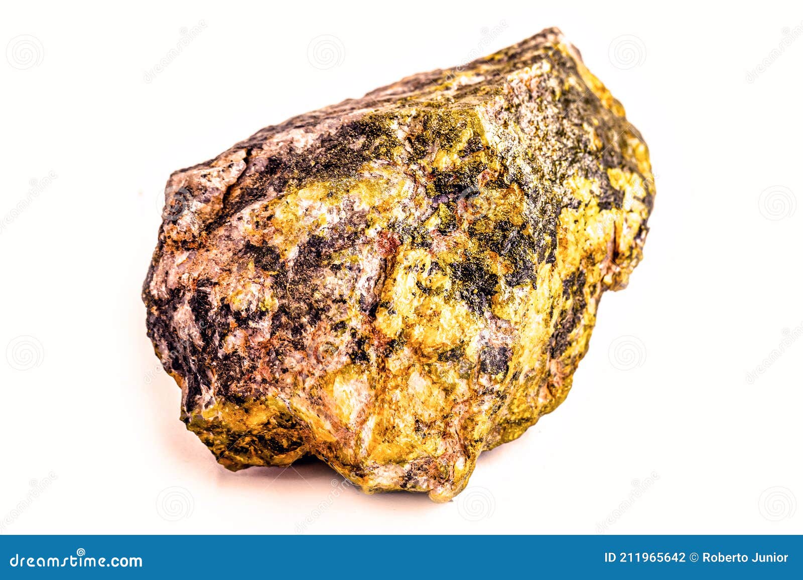 Mineral Radiactivo De Uranio Sobre Fondo Blanco Aislado Foto de archivo -  Imagen de roca, fondo: 211965642