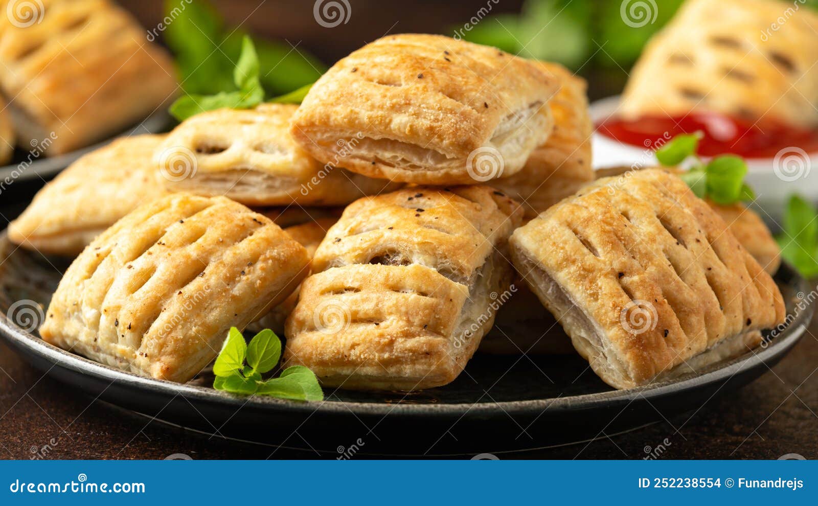 Mini Beef Patties with Vegetables and Red Wine Wrapped in Puff Pastry