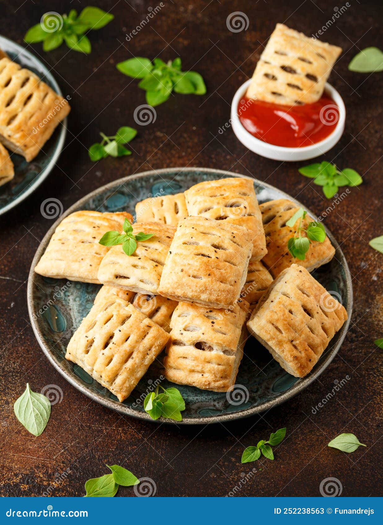 Mini Beef Patties with Vegetables and Red Wine Wrapped in Puff Pastry