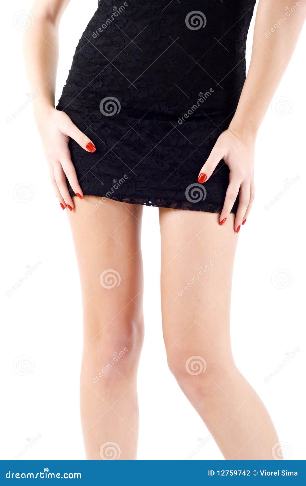 Mini jupe sur un femme photo stock. Image du fashionable - 12759742