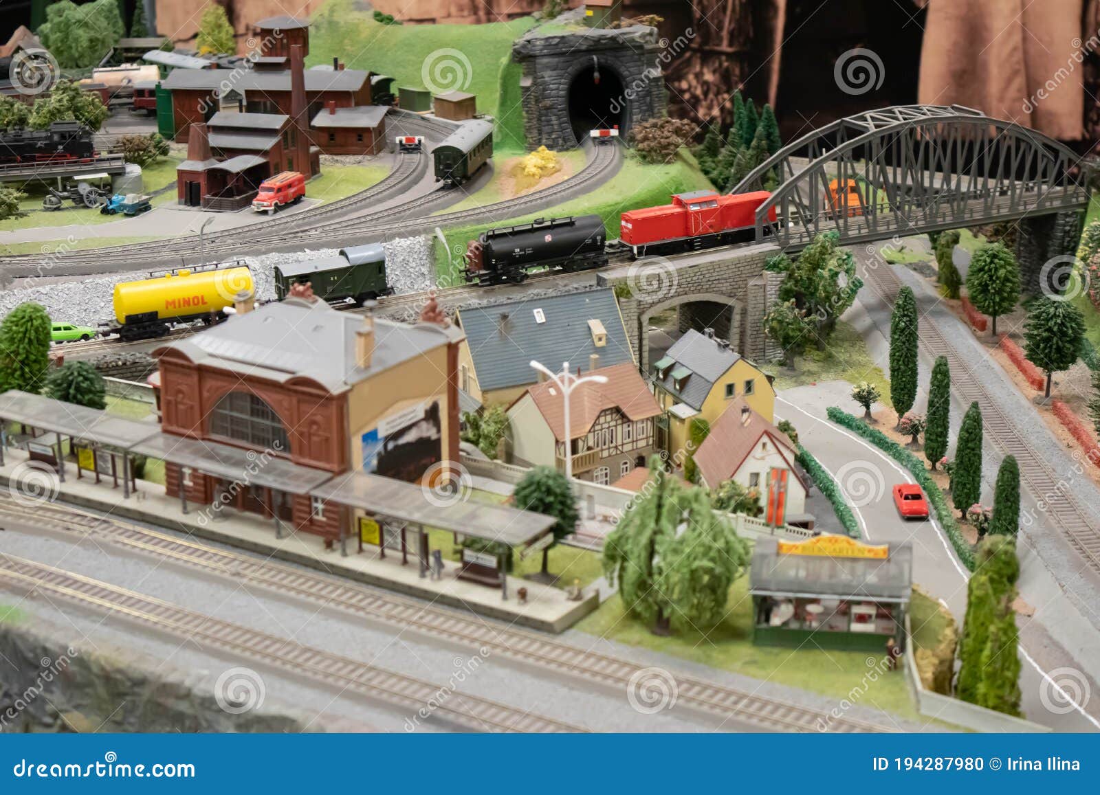 Tiny Models Sets