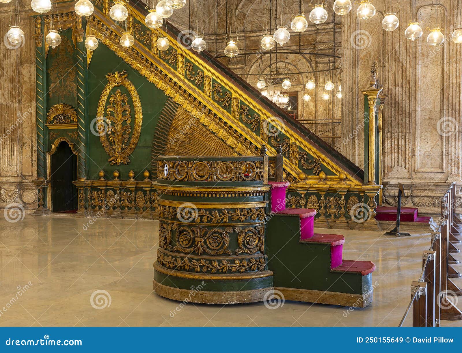 Minibares Dorados De Y Luces Colgantes En La Mezquita De En La Ciudadela De Cairo En Egipto. Imagen de editorial - Imagen de siglo, luces: 250155649