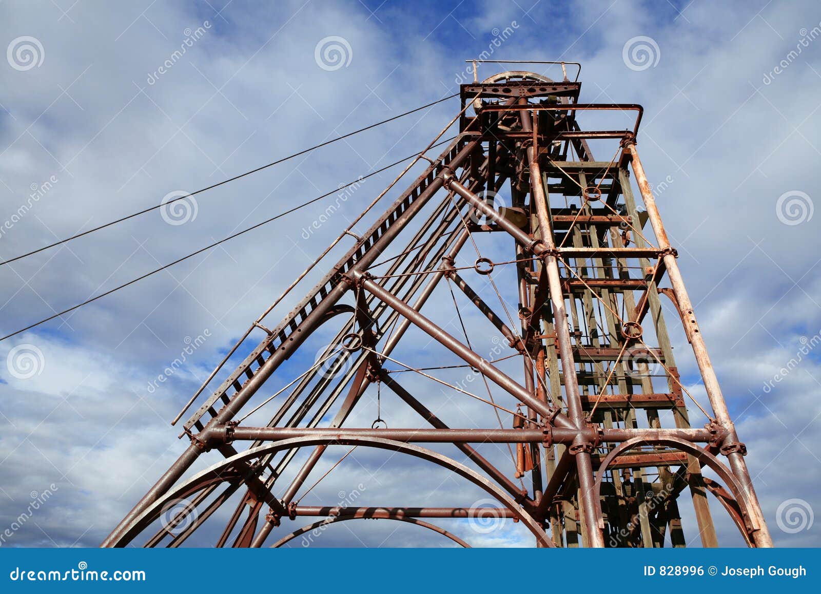 Miniera Headframe. Vecchio headframe di estrazione mineraria, Cobar, Australia