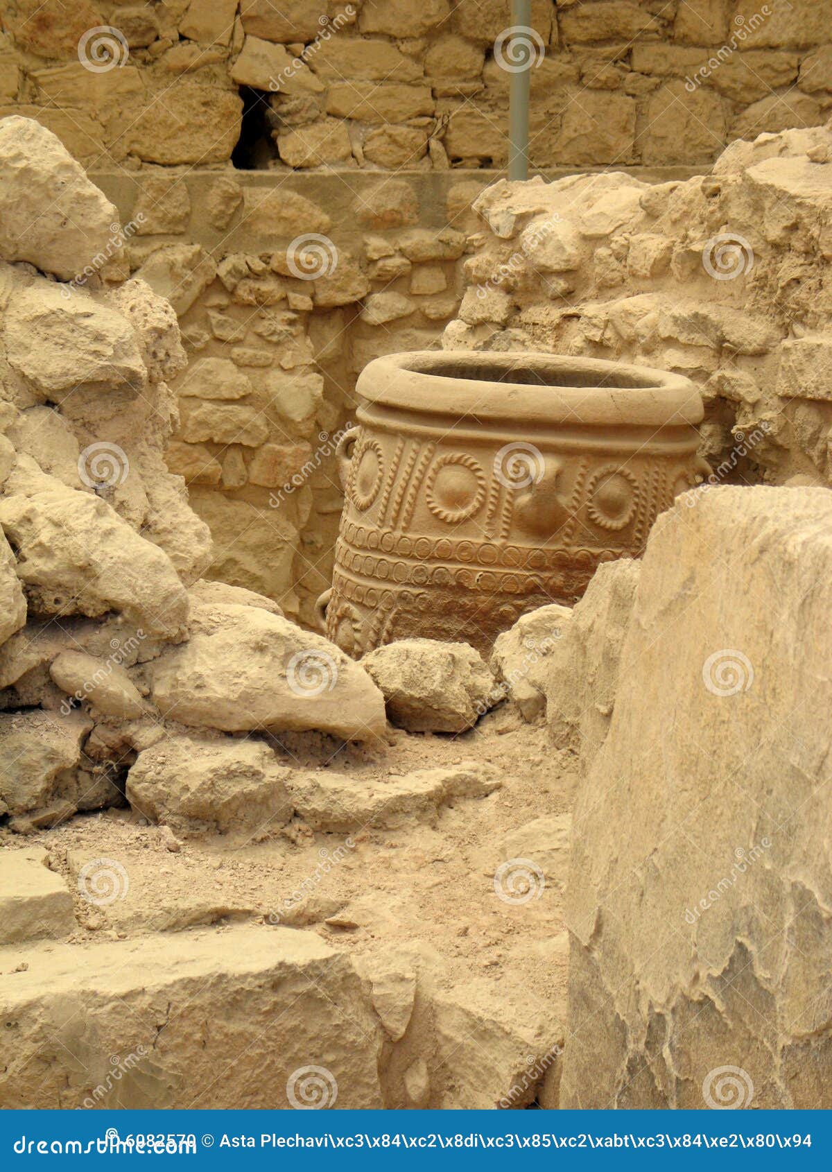 minoan style amphora