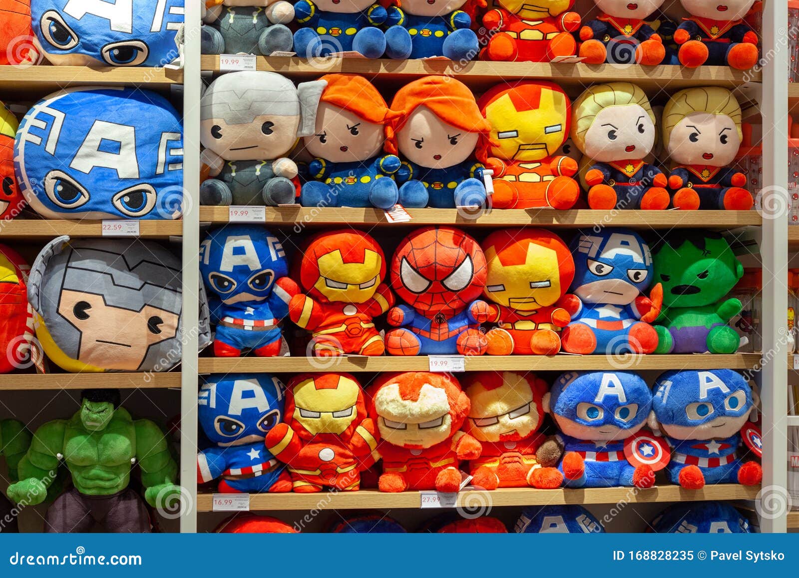 MINSK, BELARÚS - 20 De Diciembre De 2019: Juguetes Superhéroes Del Universo Marvel Hechos Por Miniso En Estanterías De Tiendas Imagen editorial - Imagen de marvel, belarús: 168828235