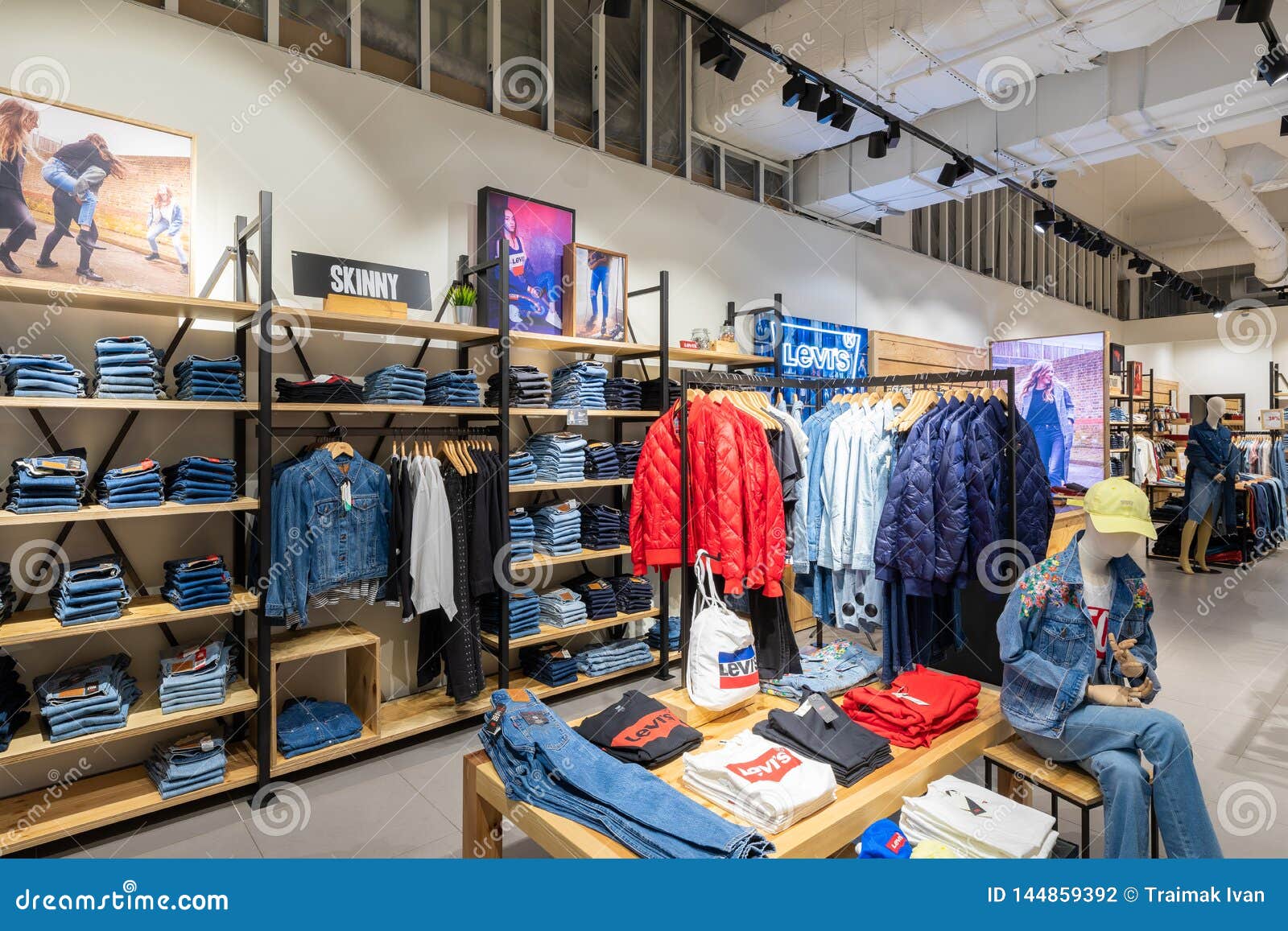 Voorlopige Wierook atleet Minsk, Belarus - March 26, 2018: Interior Shot of Levis Shop Editorial  Photography - Image of illustrative, colorful: 144859392