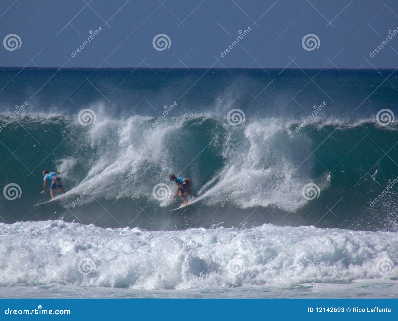 Mirada de 4 barriles foto de archivo editorial. Imagen de orilla - 12142693, image size:1600x1290