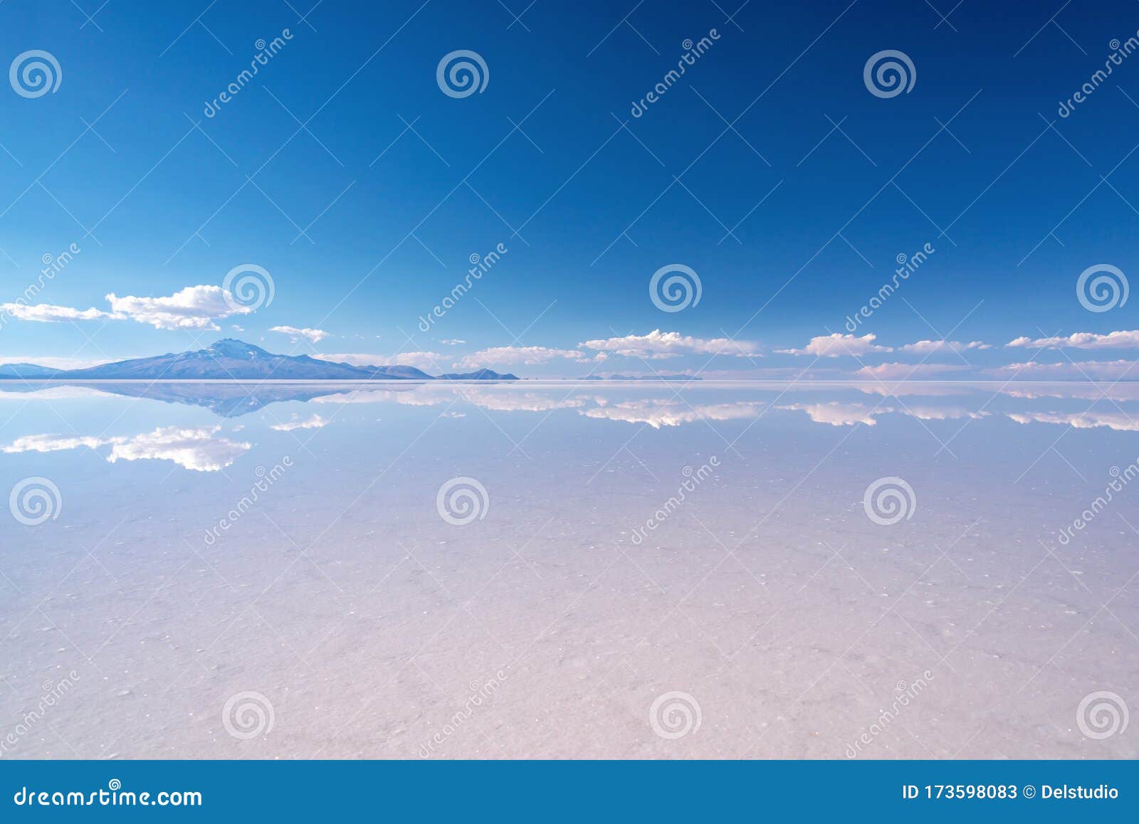 miror effect and reflection of mountain in salar de uyuni uyuni salt flats, potosi, bolivia south america