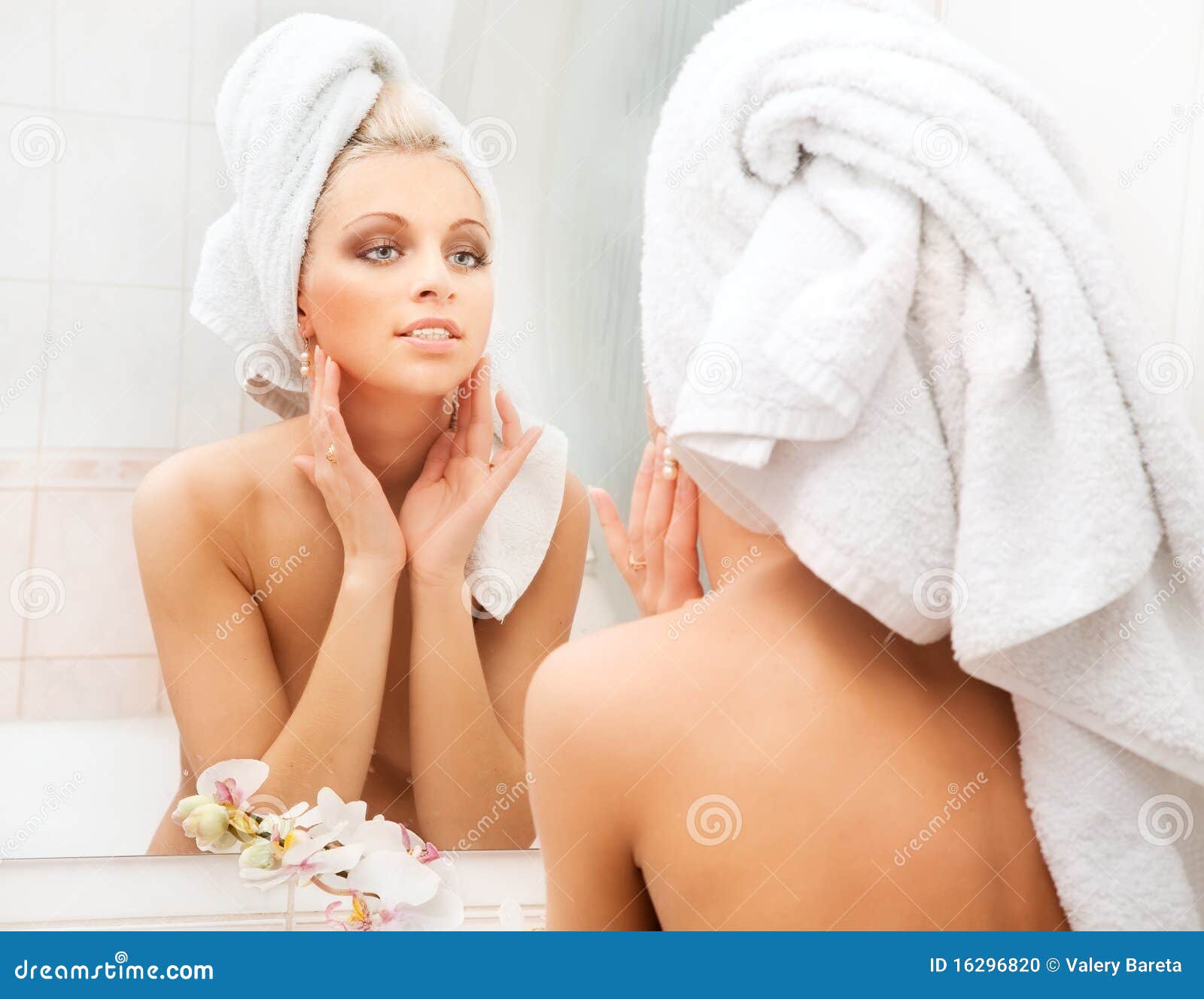 2,132 Back Towel Woman Hygiene Stock Photos - Free & Royalty-Free Stock  Photos from Dreamstime