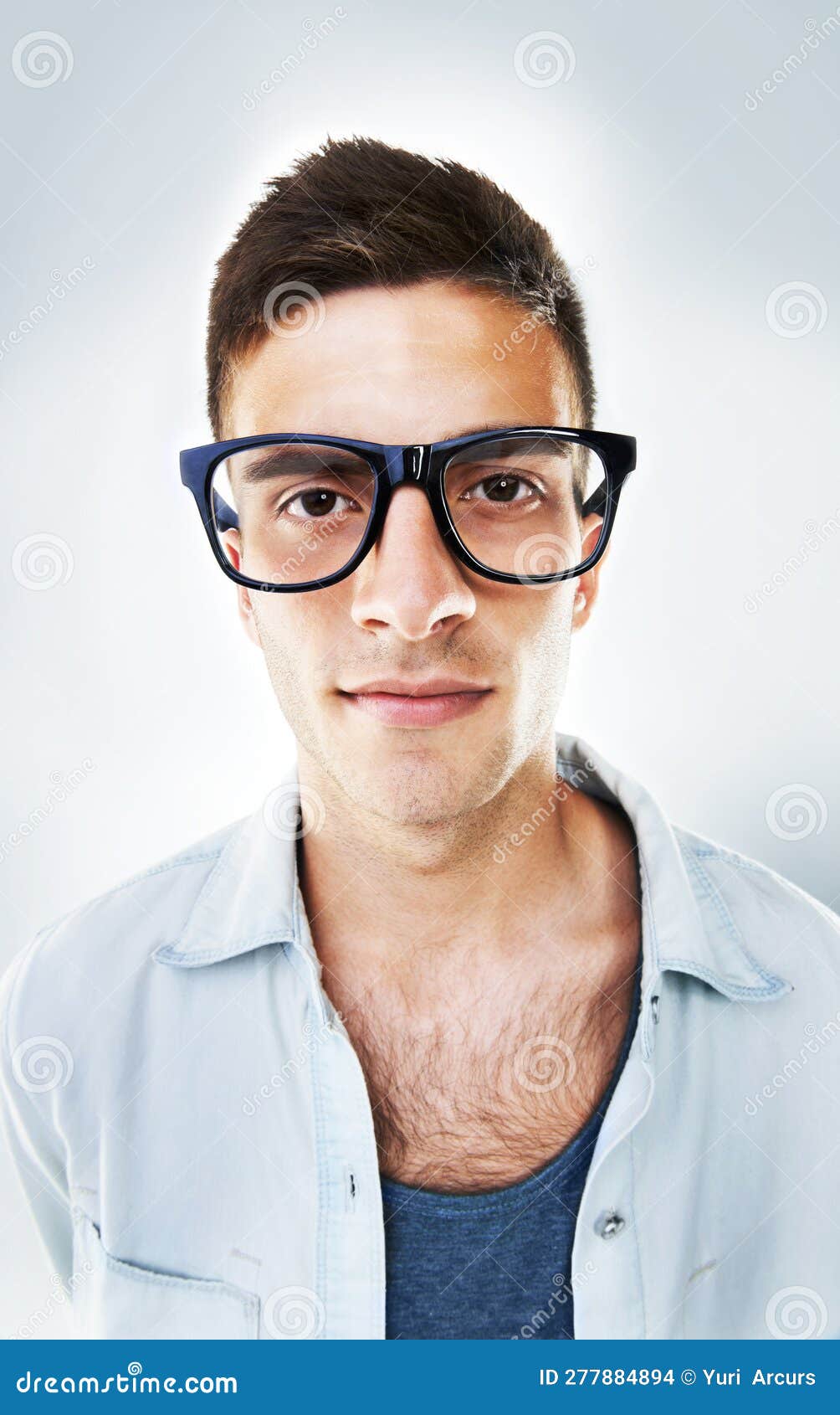 Mis Gafas Son Mi Accesorio Moda. Retrato De Un Con Gafas Hipster En. Foto de - Imagen de persona, auténtico: 277884894