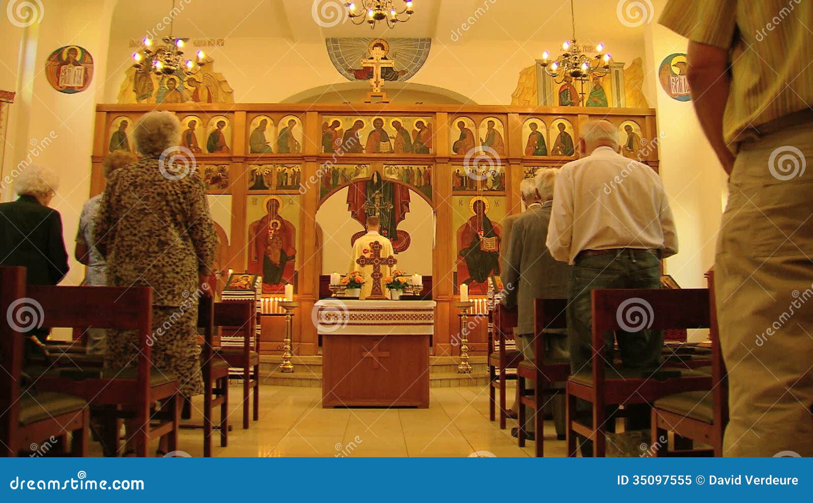 Misa En Una Iglesia Ortodoxa Griega Metrajes - Vídeo de griego, masa:  35097555