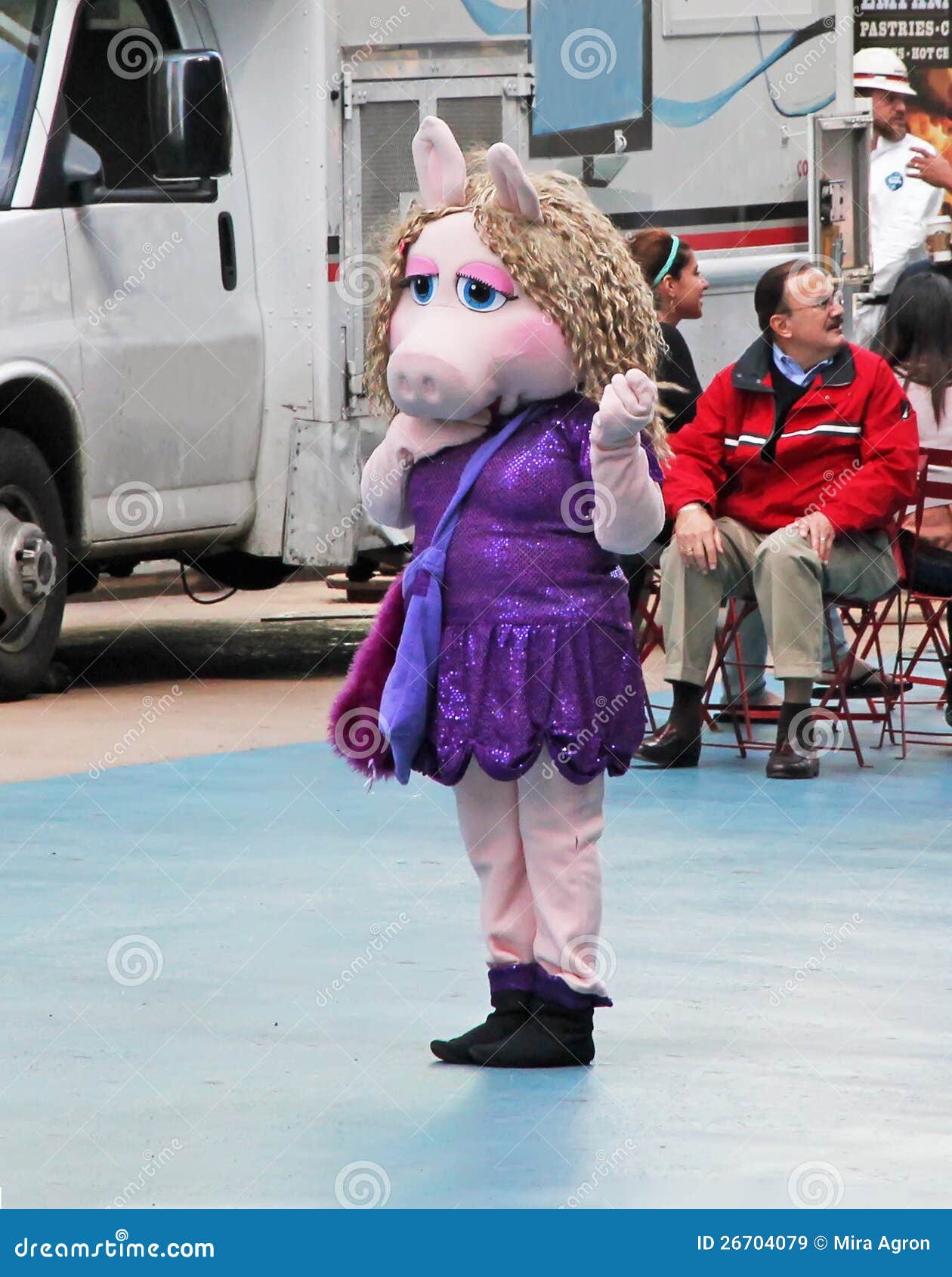 Miss Piggy Fountain Editorial Photo | CartoonDealer.com #163229901