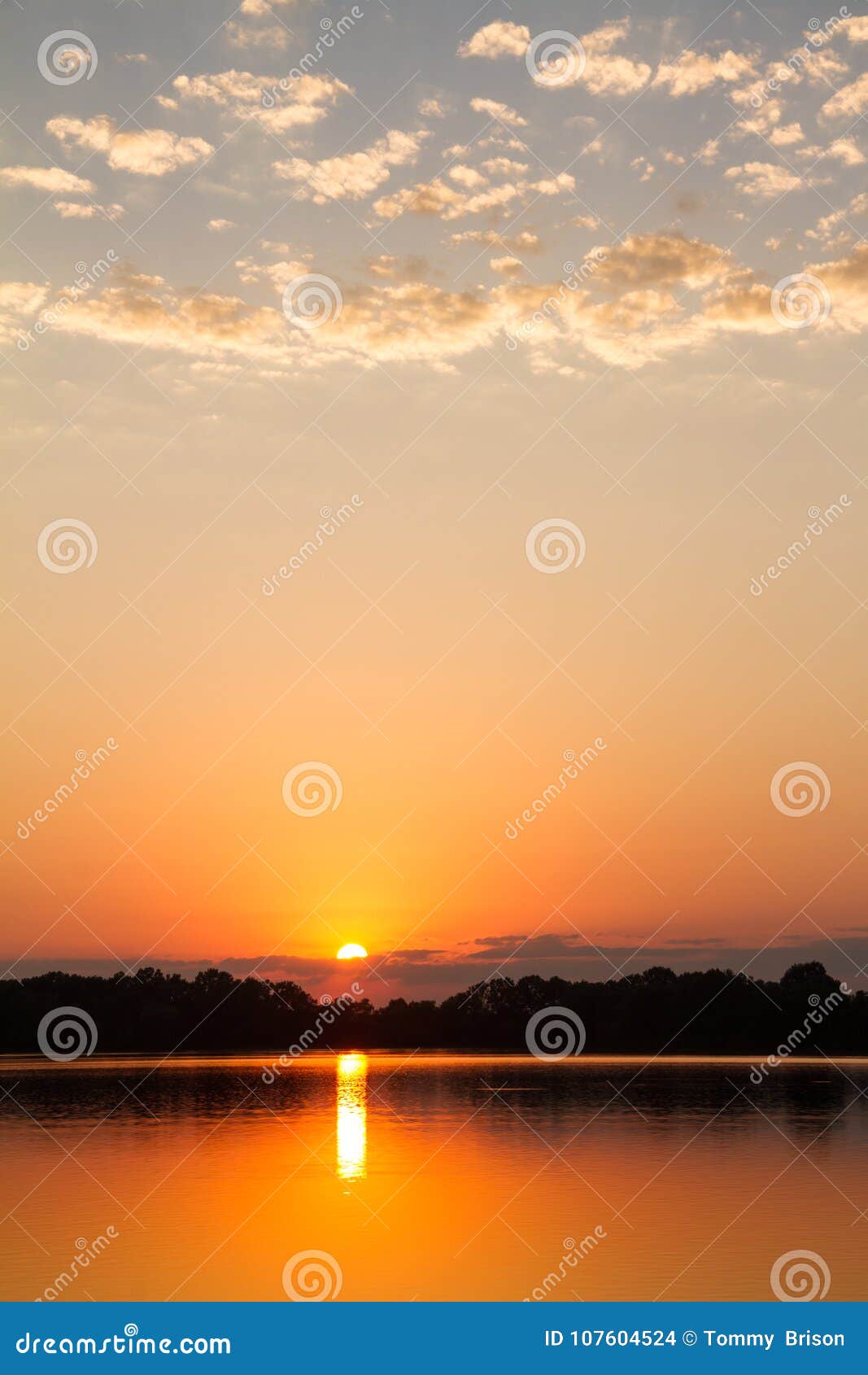 missouri sunset over lake in the ozarks