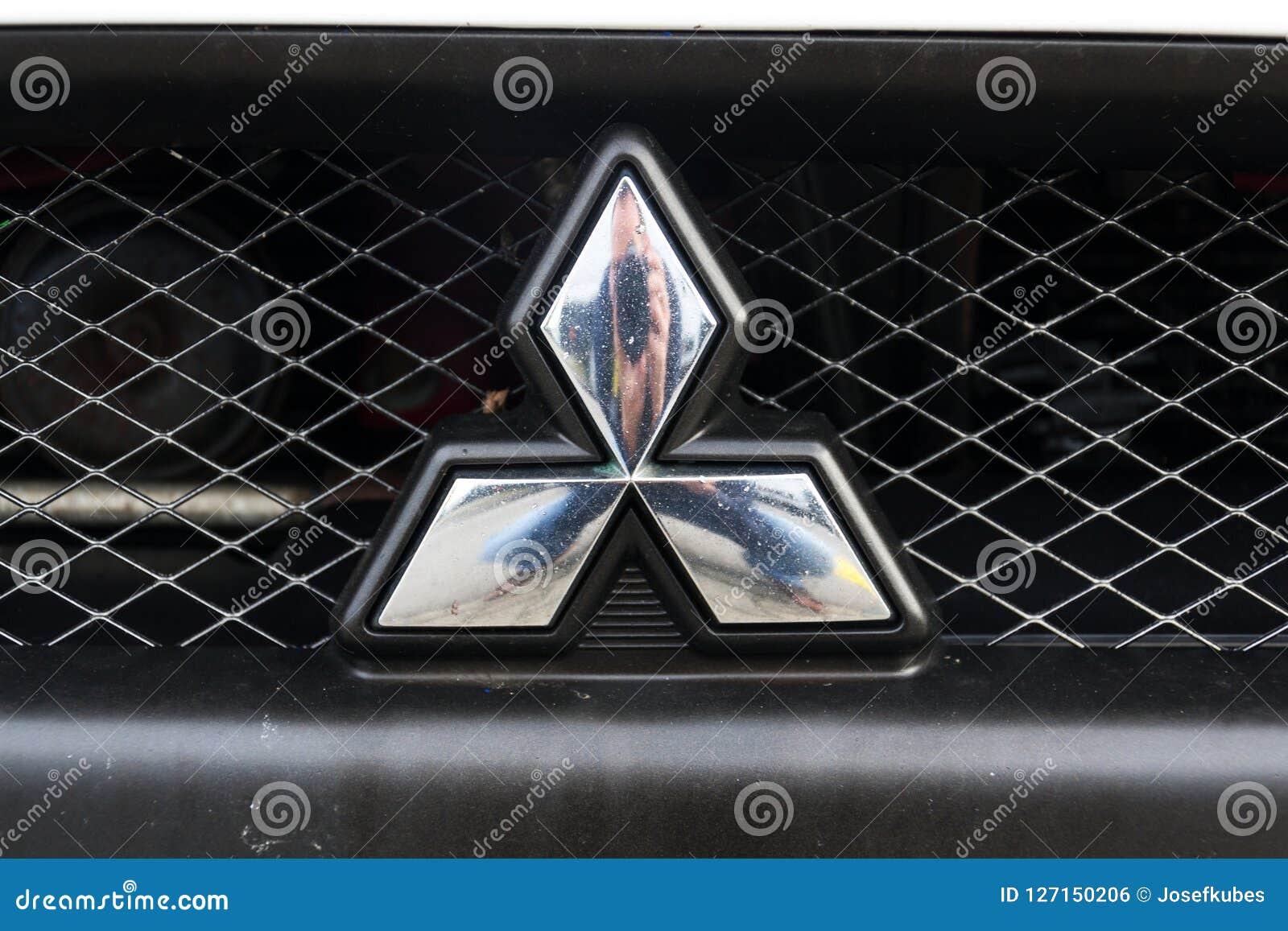 Mitsubishi Firmenlogo Auf Auto Redaktionelles Foto Bild Von Horizontal Zeichen