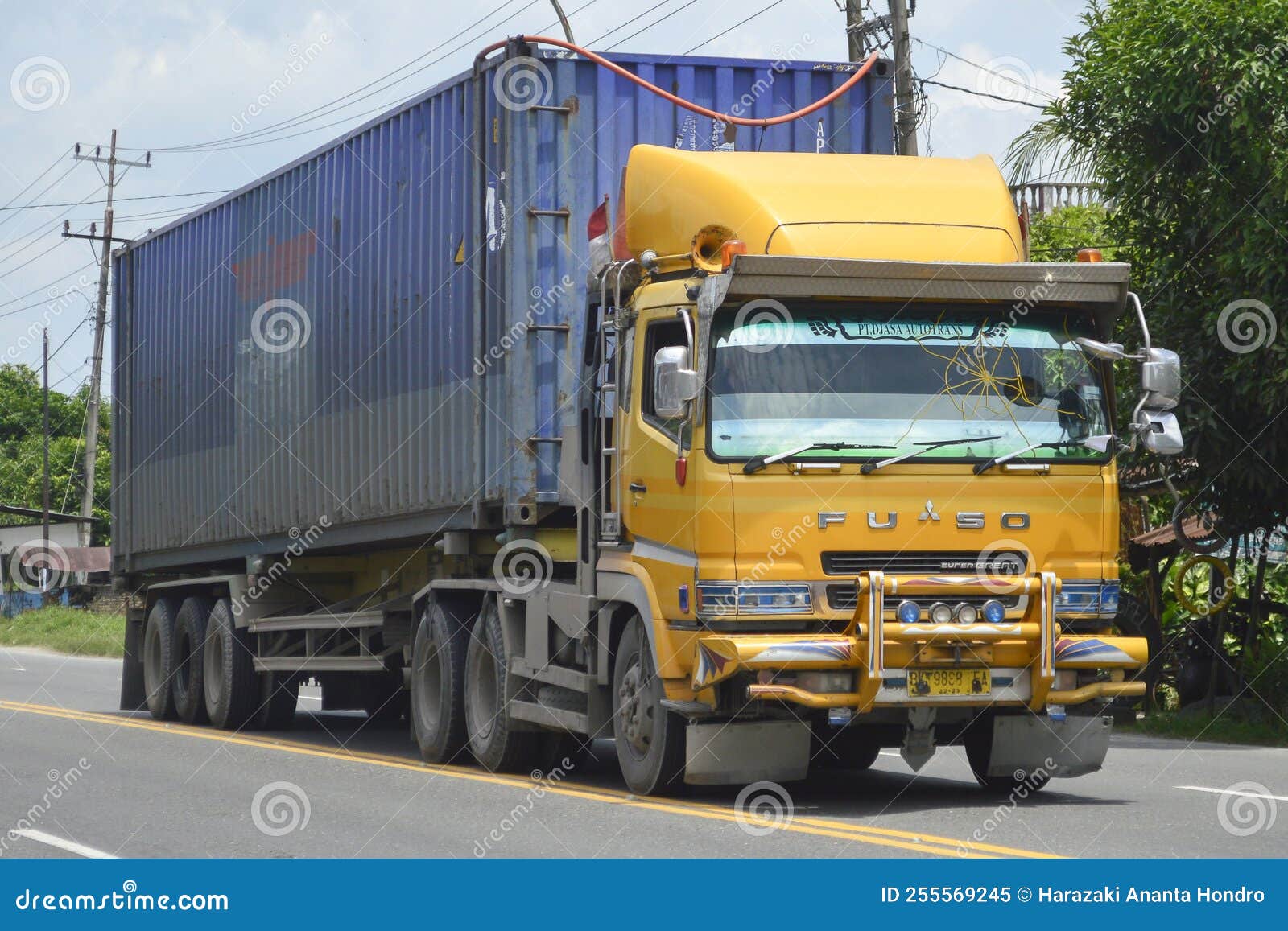 Mitsubishi Fuso Super Great V8 Semi Truck Editorial Image Image Of Pulling Super 255569245