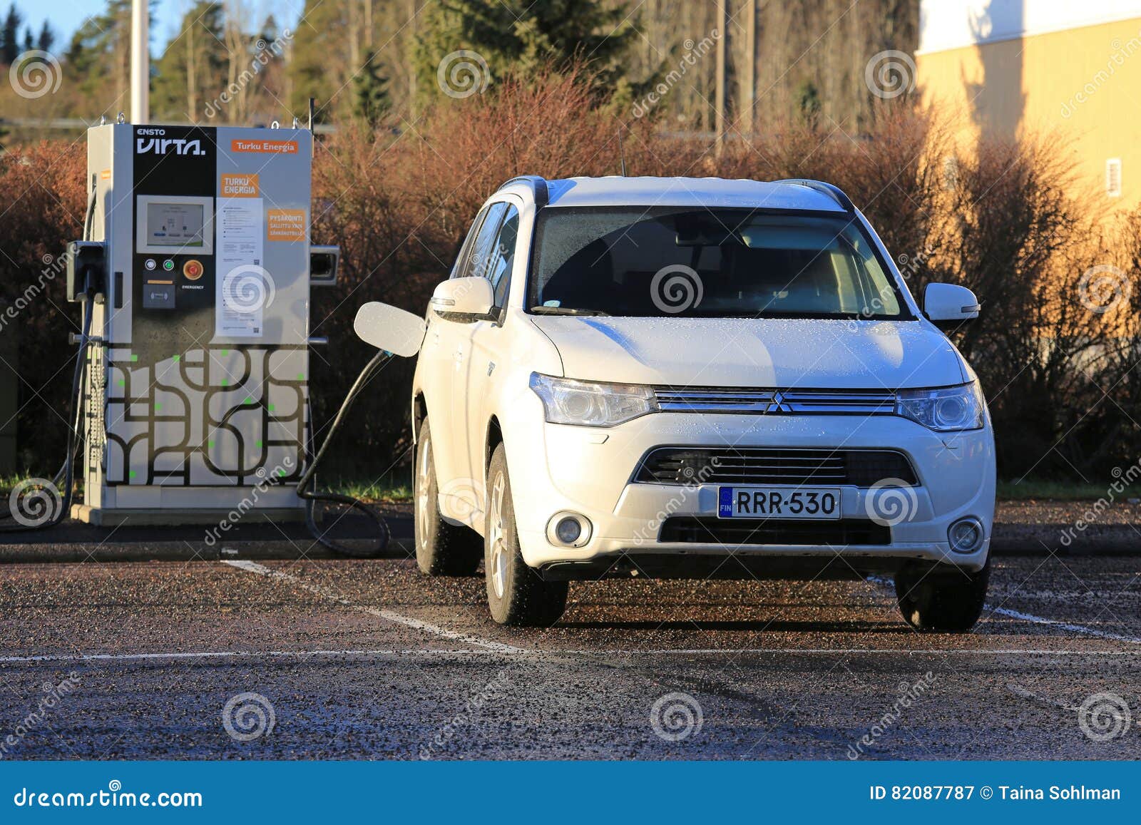 Charging the Mitsubishi Outlander Plug-in Hybrid