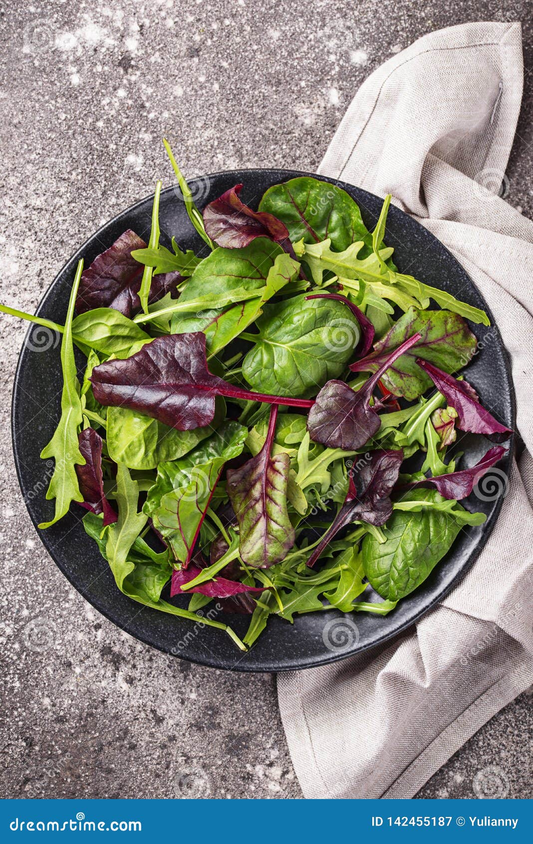Mix of green salad leaves stock image. Image of leaf 142455187
