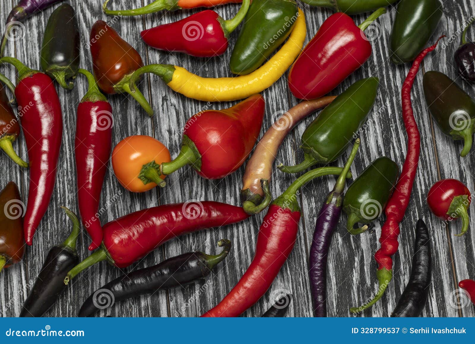 mix of hot cayenne peppers, buena mulata and jalapenos