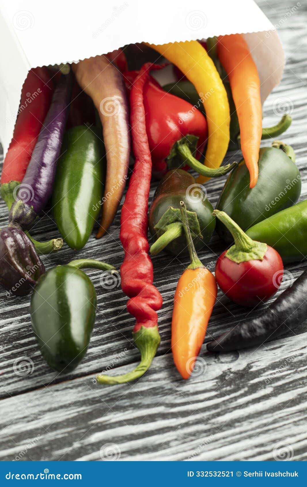 mix of hot cayenne peppers, jalapenos and buena mulata.