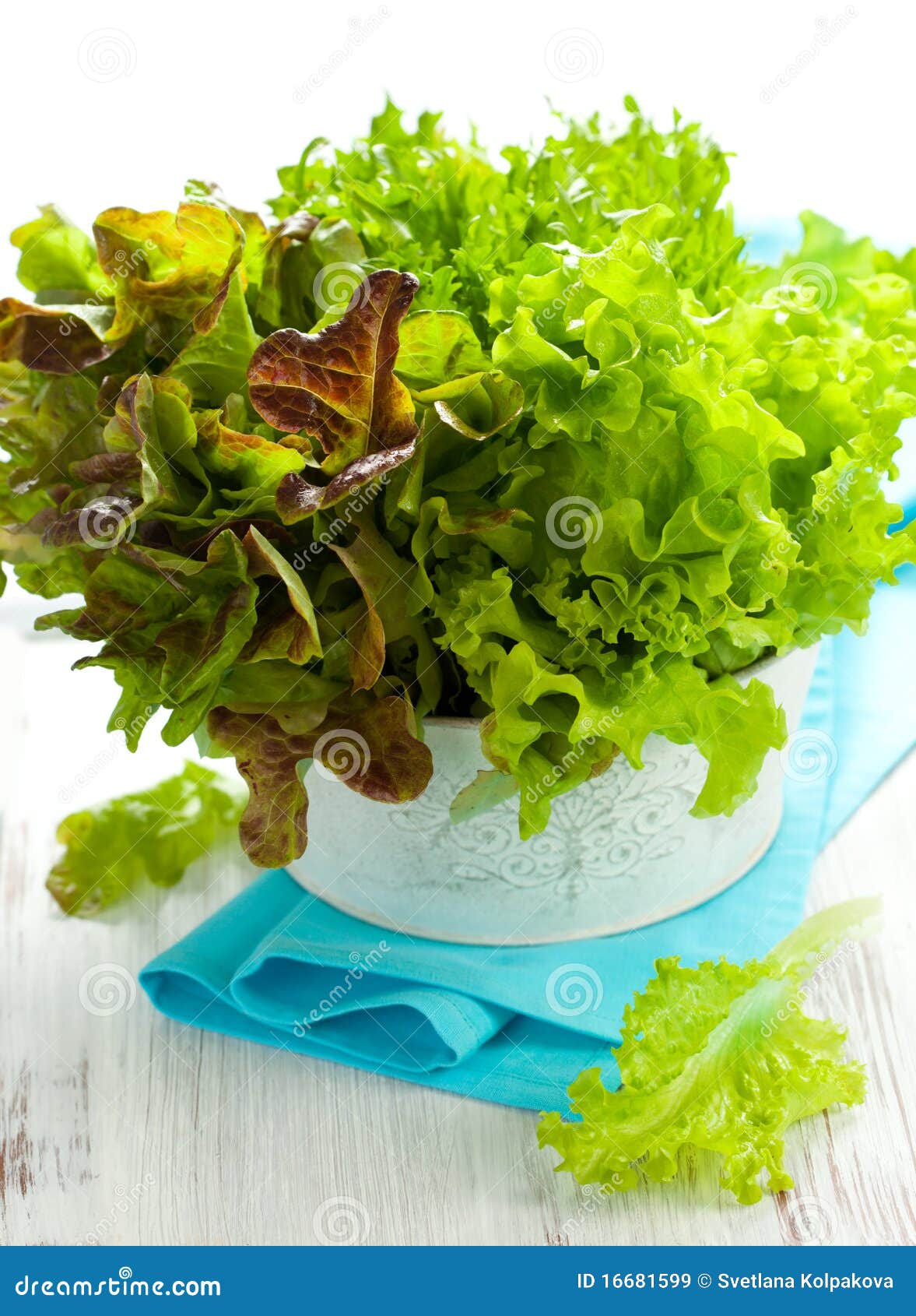 Mixed lettuce in a bowl stock image. Image of vegetarian 16681599