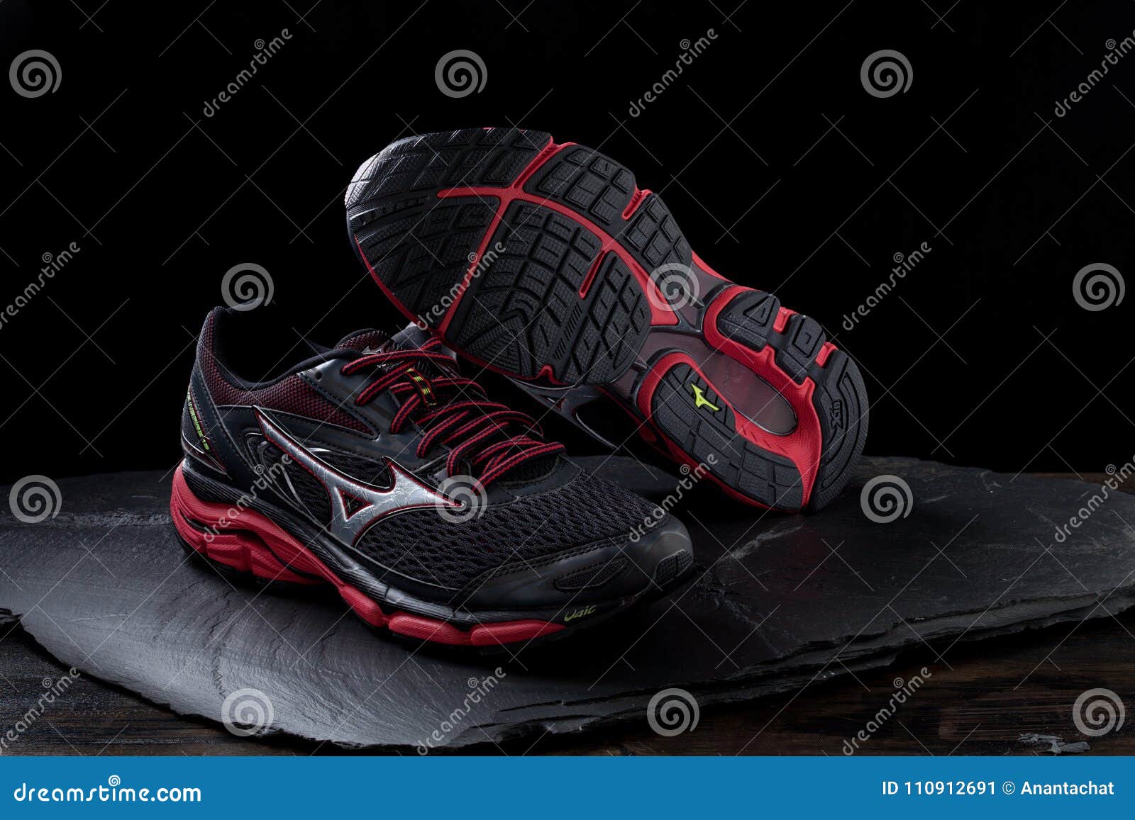 mizuno running shoes thailand