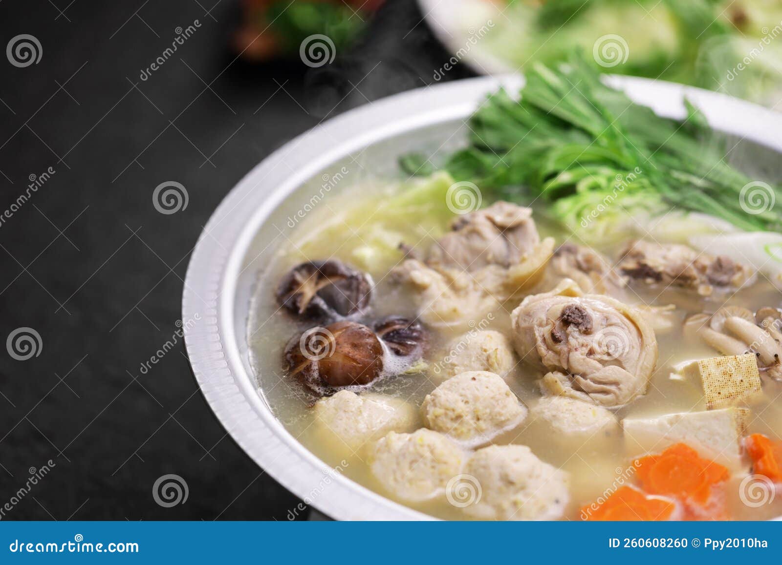 https://thumbs.dreamstime.com/z/mizutaki-japanese-hakata-style-chicken-hot-pot-mizutaki-japanese-chicken-hot-pot-260608260.jpg