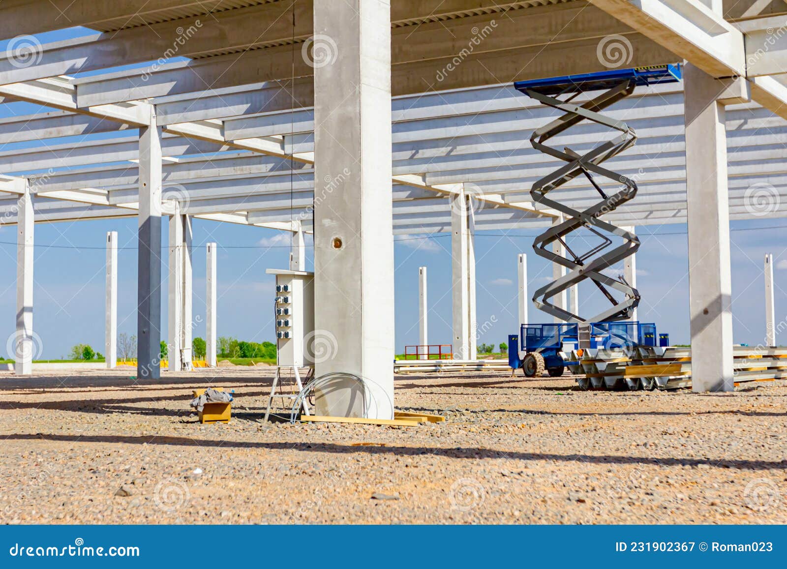 Mobile Scaffold, Stretched Scissor Lift Platform at Construction Site