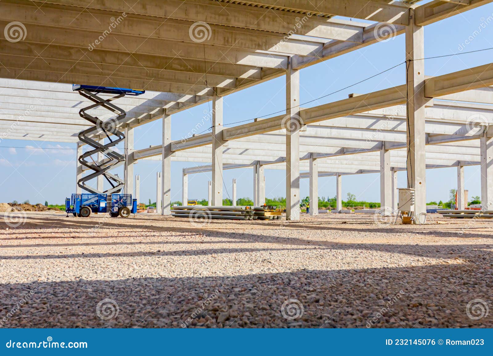 Mobile Scaffold, Stretched Scissor Lift Platform at Construction Site