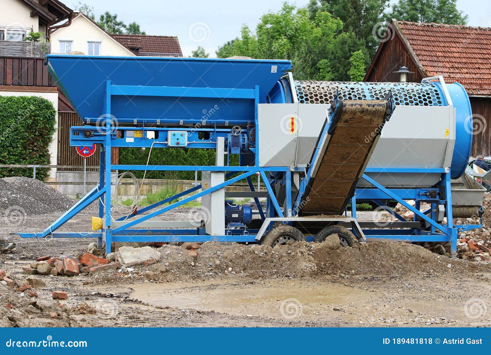 Mobile Stone Jaw Crusher Machine For Crushing Concrete Into Gravel And