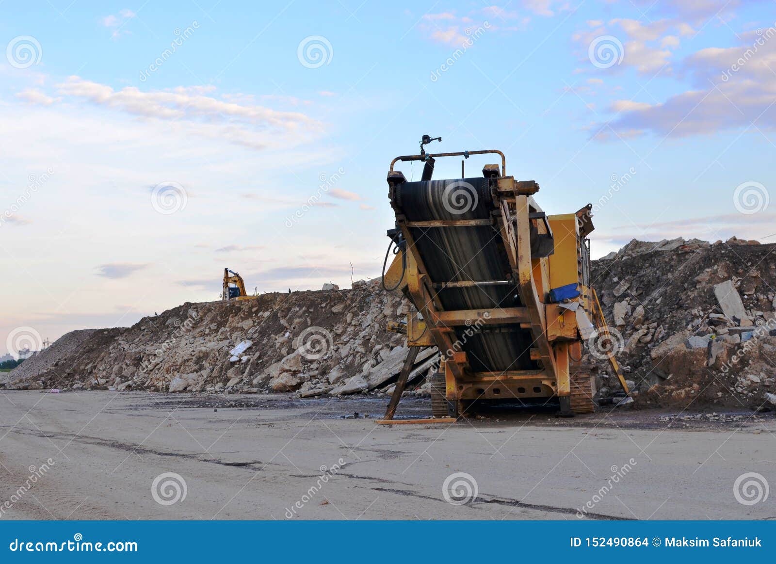 Mobile Stone Crusher Machine by the Construction Site or Mining Quarry for  Crushing Old Concrete Slabs into Gravel and Subsequent Stock Photo - Image  of building, grit: 160731118