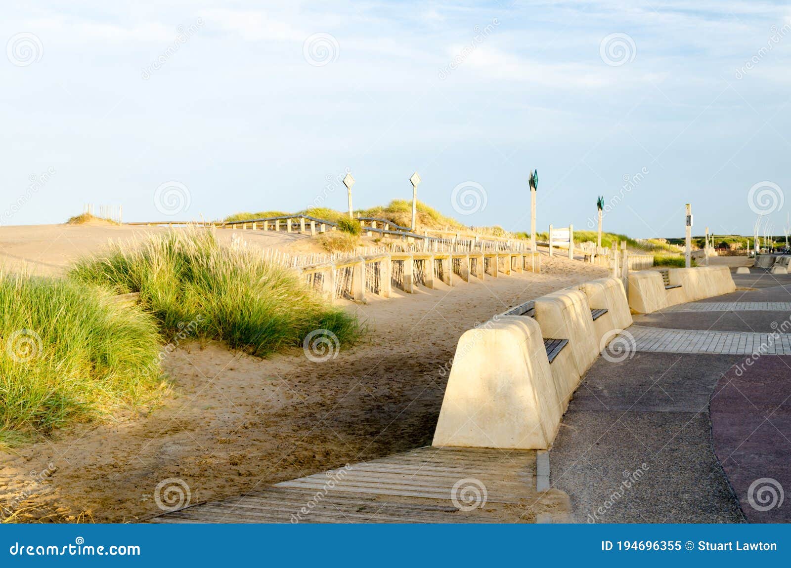 Mobiliario De Playa Y Dunas De Arena En Sandhaven Beach Imagen De mobiliario-de-playa-y-dunas-de-arena-en-sandhaven-beach-imagen-de