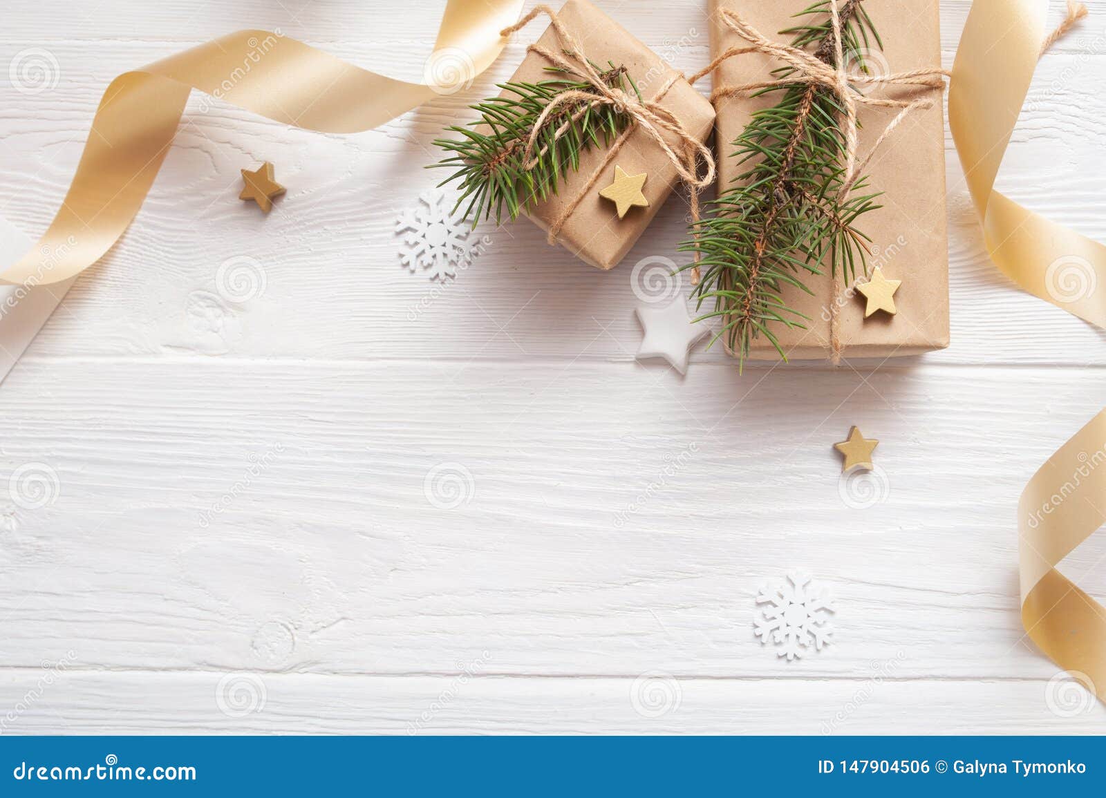 Download Mockup Christmas Kraft Gift Boxes With Tag On Wooden ...