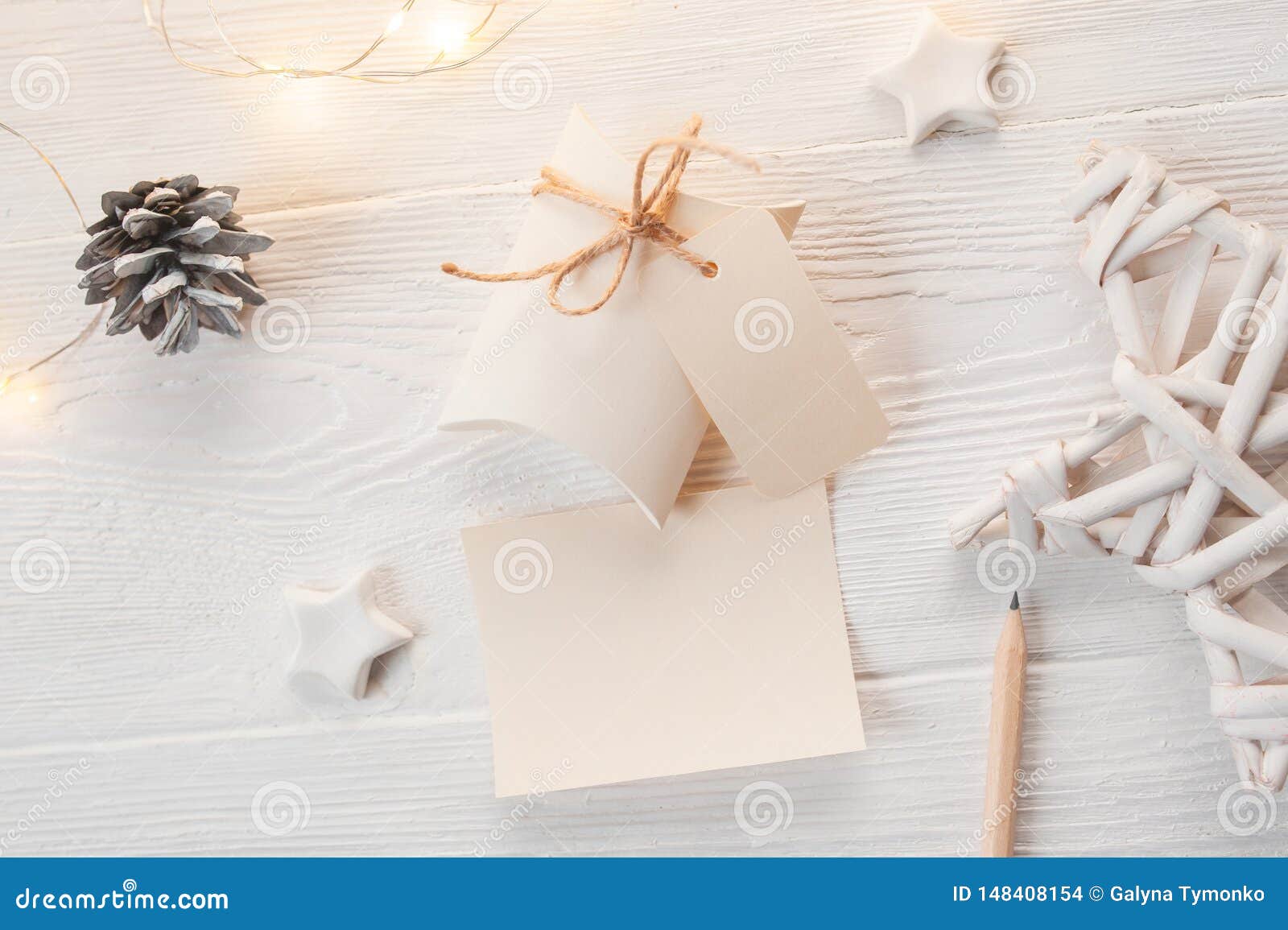 Download Mockup Christmas Kraft Gift Boxes With Tag On Wooden ...