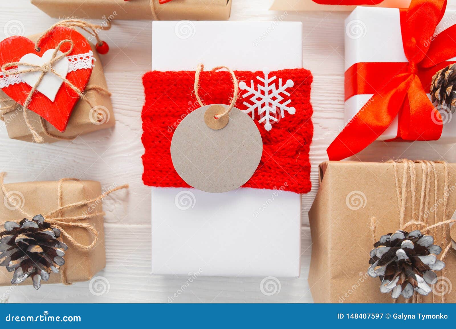 Download Mockup Christmas Kraft Gift Boxes With Tag On Wooden ...