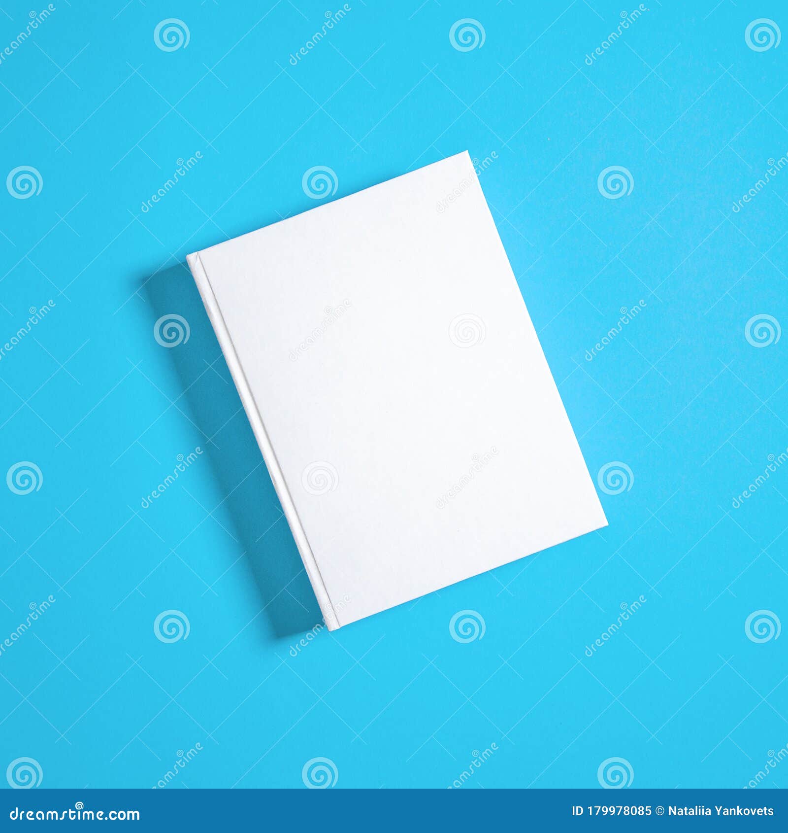 Download Mockup De Livro Branco Fechado Em Papel Branco Imagem de Stock - Imagem de limpo, blank: 179978085